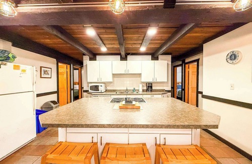 Upson Ski Chalet | Alpenhaus Lower ~ Whitecap Ski Village!