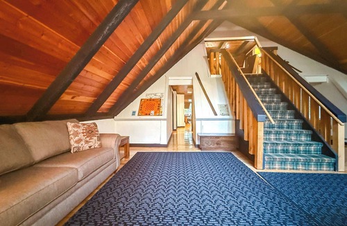 Upson Ski Chalet | Alpenhaus Upper ~ Whitecap Ski Village!