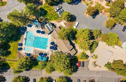Century West Apartment | Alpine Studio at Mount Bachelor w/Pool & Hot Tub