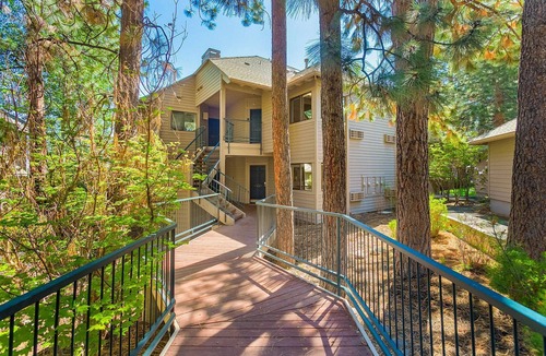 Century West Apartment | Alpine Studio at Mount Bachelor w/Pool & Hot Tub