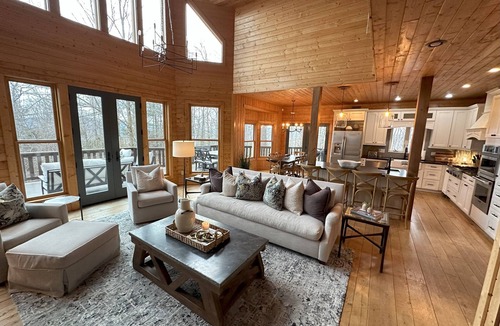 Lake Sequoyah House | Altitude Adjustment, a luxurious & spacious mountain retreat