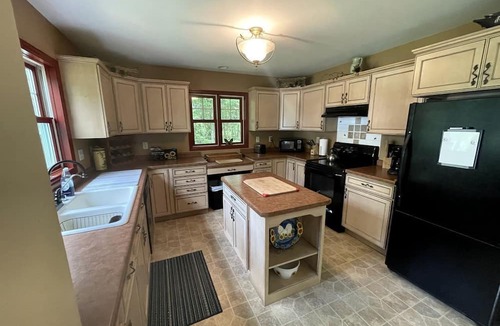 Winter Cabin | Amazing Lakeside Glamping Destination: Family-Friendly Cabin in Winter, Wisconsin