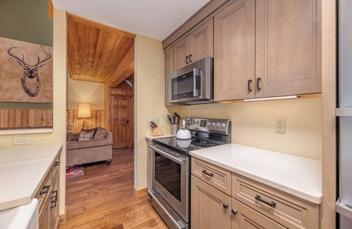 Windham House | Amazing Location, Steps Away from Magic Carpet to Main Lodge.