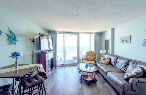 Downtown Myrtle Beach Condo | Amazing Luxury Direct Ocean Front 1BD/1BA, Modern Decor. Great Location!