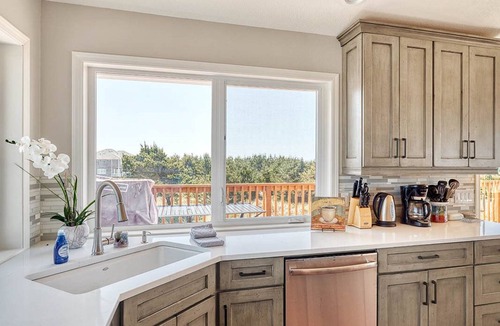 Long Beach House | Amazing Ocean View, Beachfront, Luxurious, Private (Calder)