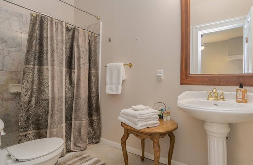 Newaygo Bed & Breakfast | Ambassador Suite at Newaygo Bed & Breakfast