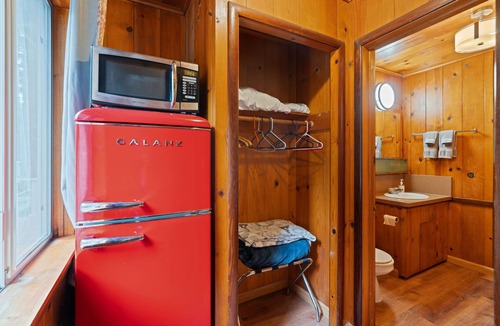 Boulder Creek Hotel | Ameer - room Masoods Lodge