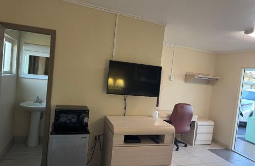 Cocoa Hotel | American Inn