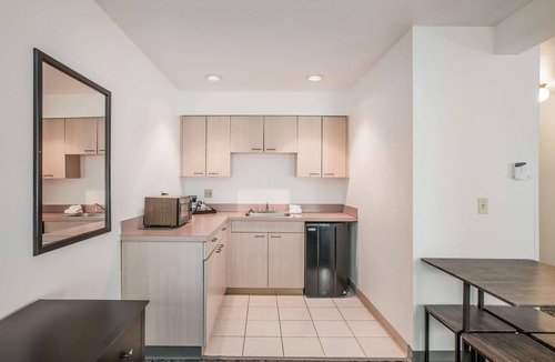 Birch Run Hotel | Americas Best Value Inn Birch Run