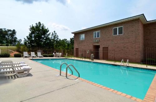 Wiggins Hotel | Americas Best Value Inn Wiggins