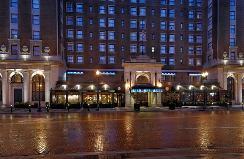 Downtown Hotel | Amway Grand Plaza, Curio Collection by Hilton