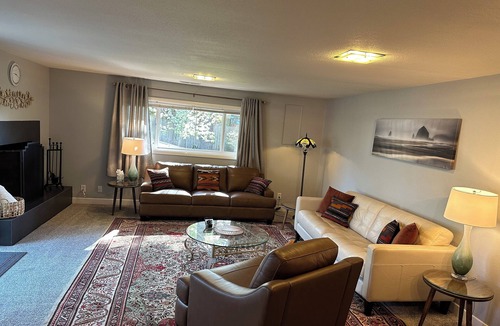 Cedar Hills House | An elegant and comfy Beaverton Home