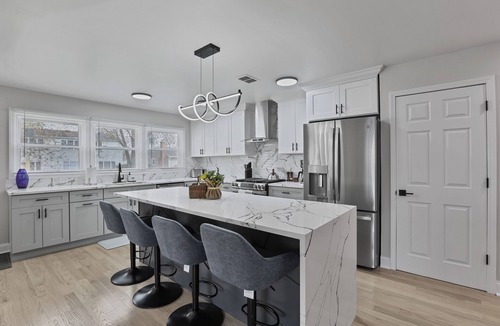 Wasco House | Angel: Beautiful Spacious Modern house w/large Fully Fenced yard!