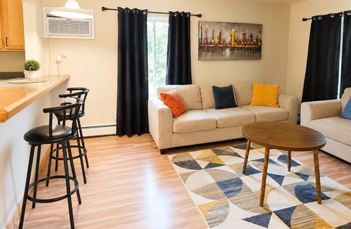 Ann Arbor Apartment | Ann Arbor Downtown Access - Walk to Stadium, Major Hospitals & Restaurants
