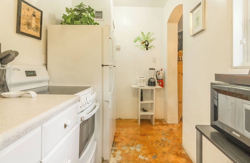 Historic Seaport Cottage | Ann Street Gardens
