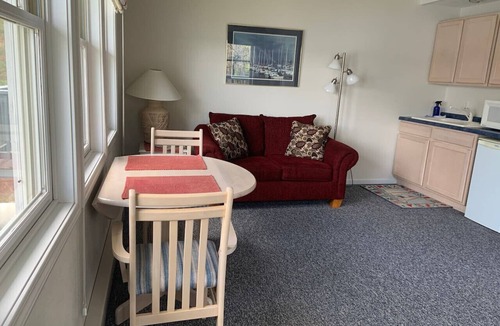 Red Cliff Apartment | Annex No. 1 DePerrys | On Lake Superior Shoreline
