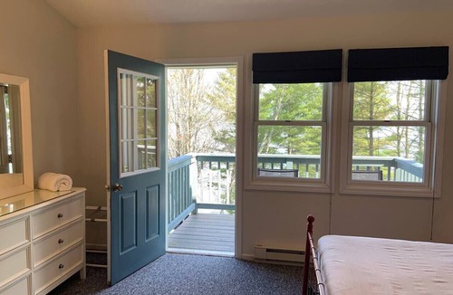Red Cliff Apartment | Annex No. 2 DePerrys | On Lake Superior Shoreline