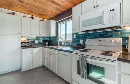 Tierra Del Mar House | Aoy Matey · Cute family home, close to beach, fenced yard