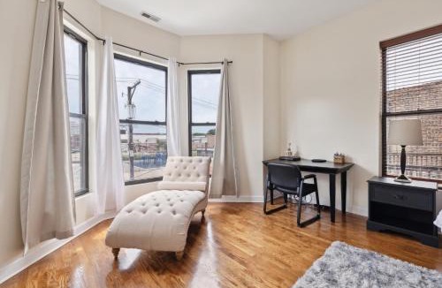 Grand Boulevard Apartment | Apartment Near Downtown & UChicago condo