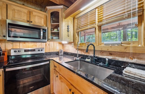 Seven Devils Cabin | `Appy Pappy`s`—Mountain Retreat—Hot Tub—Pool Table!