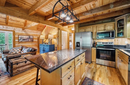 Seven Devils Cabin | `Appy Pappy`s`—Mountain Retreat—Hot Tub—Pool Table!