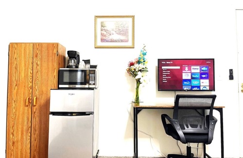 Paulding Apartment | Apt. 2 - Ensuite Bath, Roku, Fridge/Micro, Queen