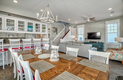 Frangista Beach House | Aquaholic*CoolVibes*BeachSvc*BeachGear*PoolAccess