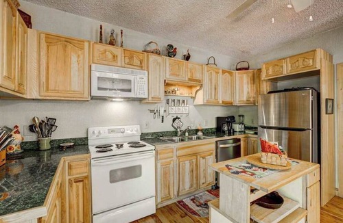 Wiley Cabin | Arrowhead Falls Stay