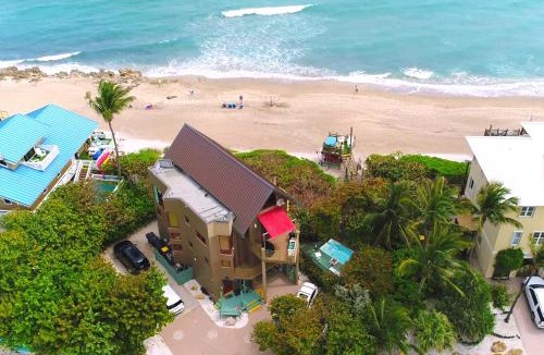 Stuart Villa | Art on the Beach