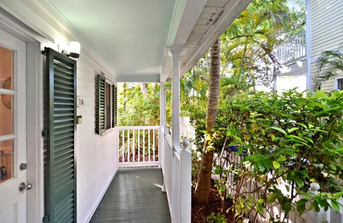 Bahama Village House | Artist Garden