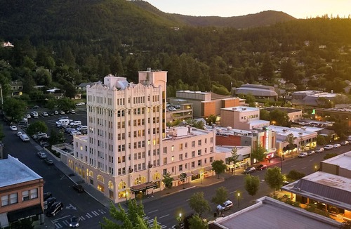 Historic Downtown District Hotel | Ashland Springs Hotel