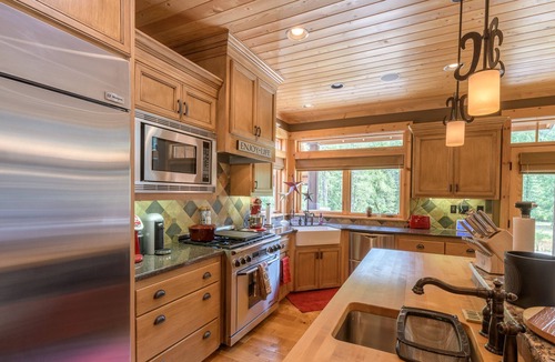 Rhododendron Cabin | Astonishing mountain views, 7 acres lot