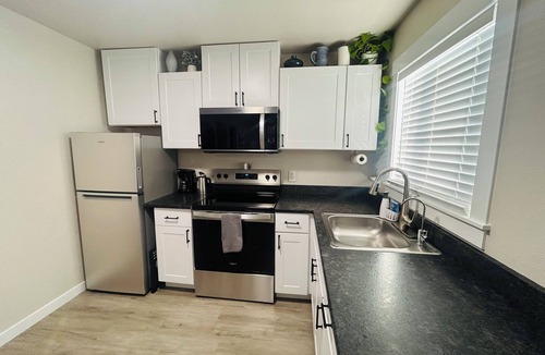 Hammond Apartment | At the Hammond Harbor, minutes to the Pacific Ocean, 2 bdr , 1 bath, sleeps 5ish