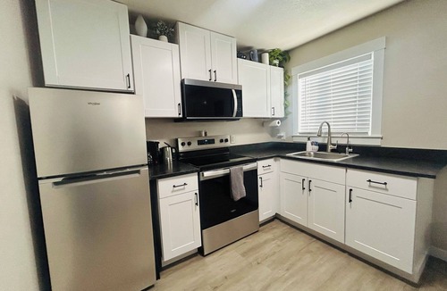 Hammond Apartment | At the Hammond Harbor, minutes to the Pacific Ocean, 2 bdr , 1 bath, sleeps 5ish