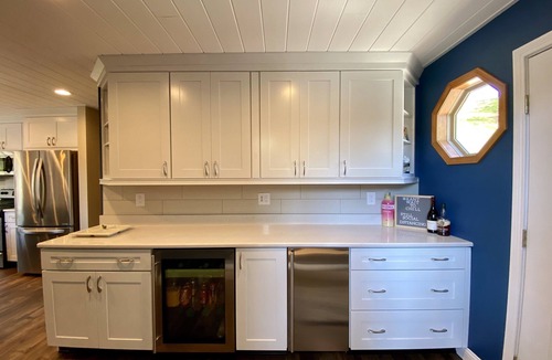 Big Creek House | August 14-21 , HUGE screened porch, 2story dock,kayaks, cornhole Deep water COVE