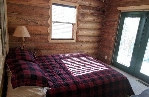 North Carlton Cabin | Authentic 3 Level Log Cabin. 3 Bedrooms, 3 Baths