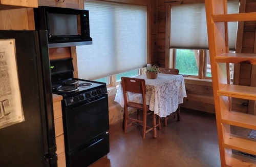Port Wing Cabin | Authentic log cabin perfect for 2❣️Fantastic Lake Superior Views & beach access!