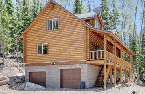 Steam Engine Meadows Cabin | Authentic Log Cabin with Luxuries