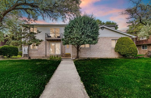 Munster Apartment | AVAIL 8/7/26- 2BR CONDO by Shops Hospitals & Chicago