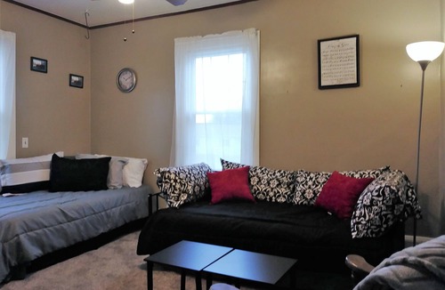 Lanesborough Apartment | Available for Healthcare and long term stays welcome 3 miles from Hospital