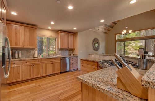 Pioneer Trail House | Available for Celebrity Golf Tahoe at its finest, AC, EV charger, hot tub