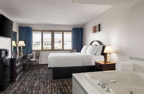Chippewa Falls Hotel | Avalon Hotel & Conference Center