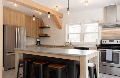 St-Adolphe-d'Howard Ski Chalet | Avec son quai privé sur le lac
