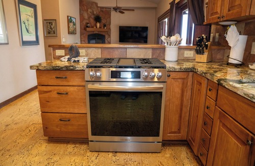 Cherry Hill House | Awesome Custom-built Guesthouse In Quiet Downtown Location