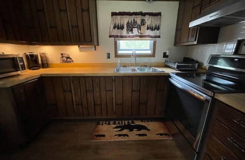 Crivitz House | Backwoods Hideaway.nIts Fo-Rest, Relaxation, & Smore