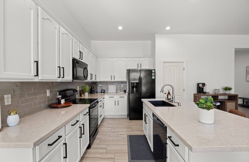 Surprise Farms House | Backyard Oasis - HTD Pool Hot Tub - Spring Training - 5BR Single Level Home
