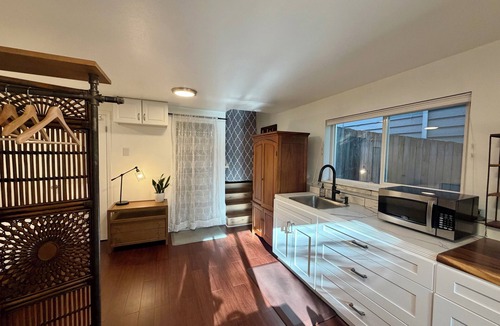Matthews Beach Apartment | Backyard Studio Near Lake WA, UW, & Hospitals
