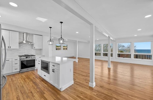 Riverhead House | Baiting Hollow Waterfront, Private Beach & Stunning Sunsets