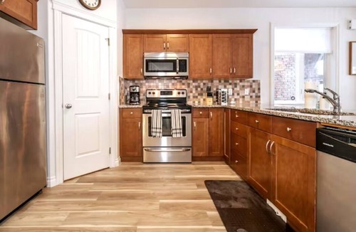 Northwest Edmonton House | Bali Escape-King Bed☆Jetted Tub☆Fireplace-Garage