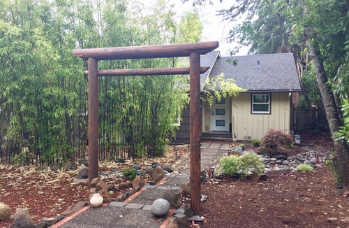 South Hills Apartment | Bamboo House Studio - Clean and Cozy Apartment ready just for you!